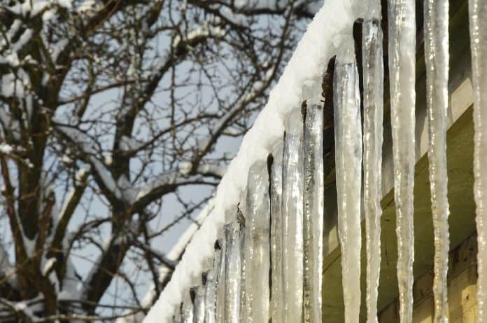 What Causes Ice Dams on Homes?