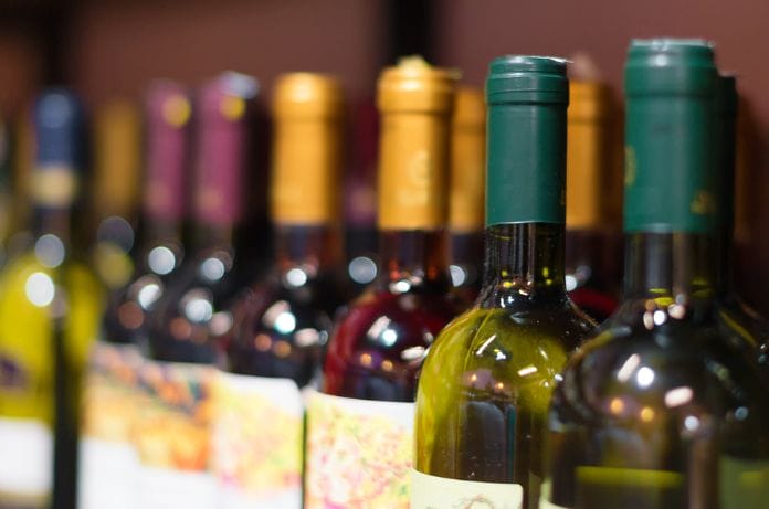 Yang Harus Anda Cantumkan Pada Label Botol Anggur Anda